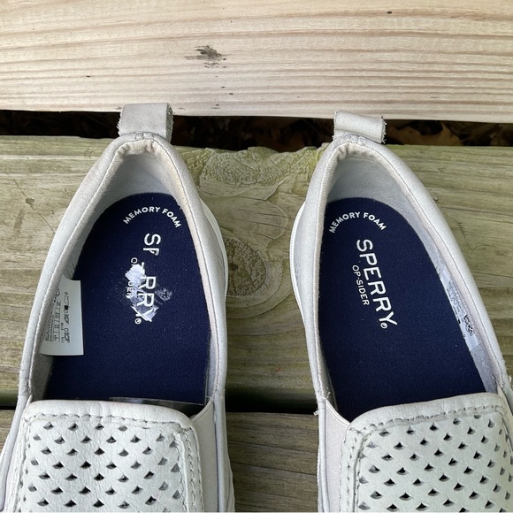 Sperry Crest Gray Leather Loafers Cut Out Scalloped Design Slip On Size 7 Flats - Picture 9 of 16